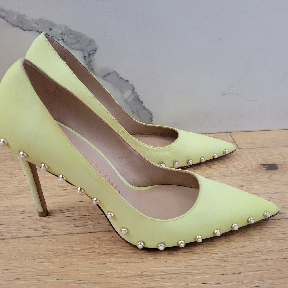 Stuart Weitzman Suede Lime Pumps. Size 37.
